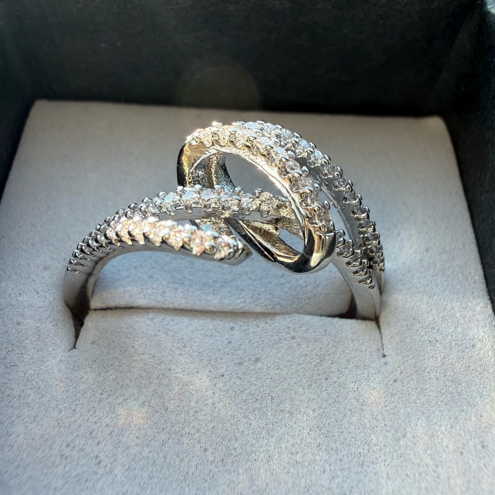NWT Pretty Bird Jewelry white gold plated swirl design ring
